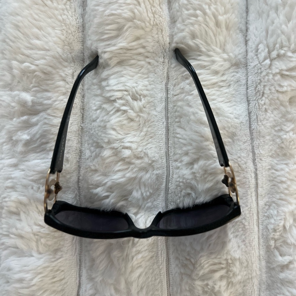 CHANEL Black Sunglasses Modern Design - Picture 2 of 13
